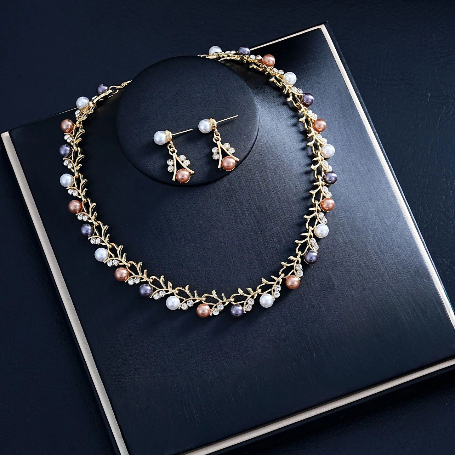 Pearl Vine Jewelry Set